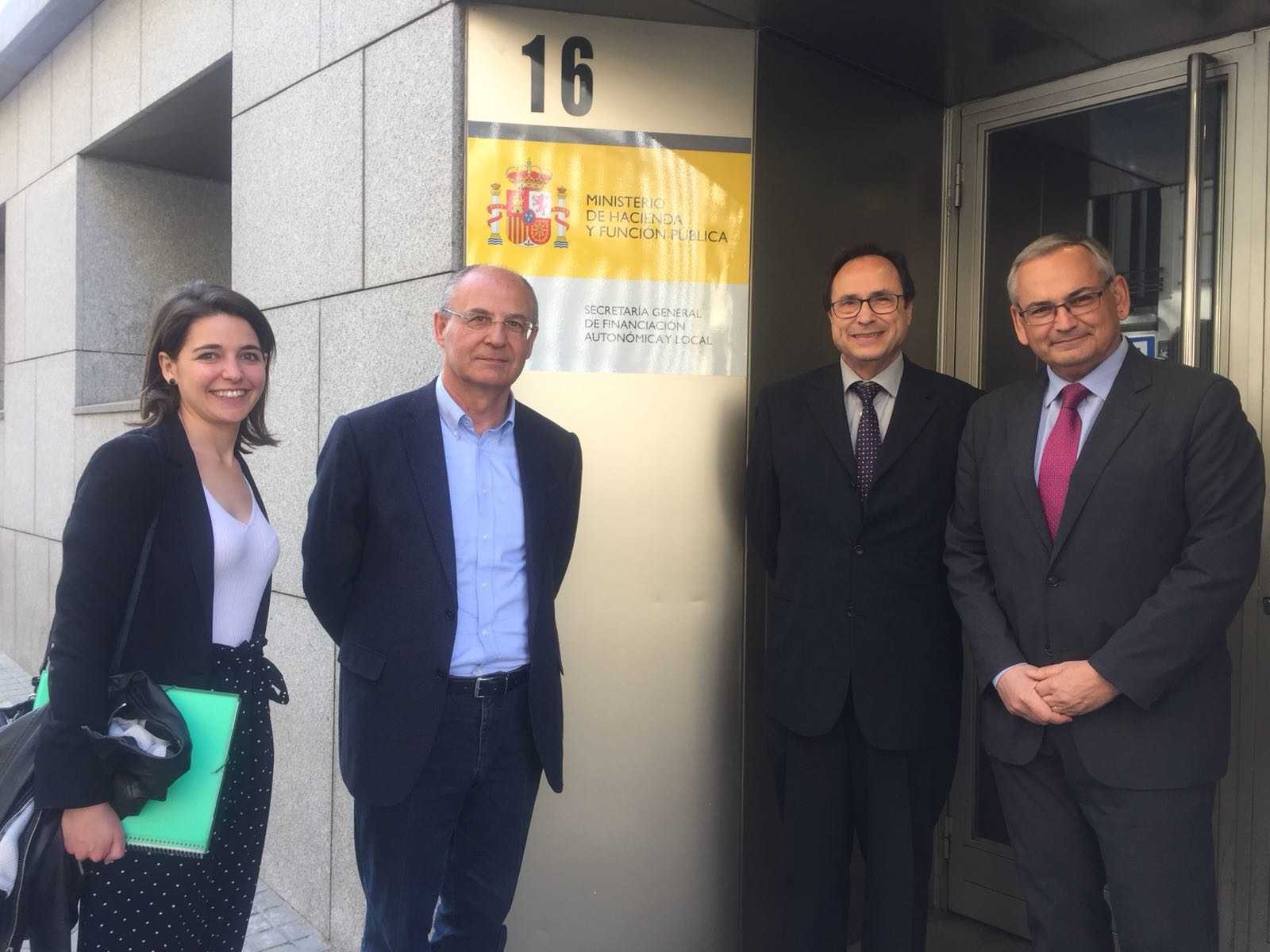 Els representants del govern han lamentat que el ministeri els ha convocat en "temps de descompte" i que no s'han pres seriosament la reunió.