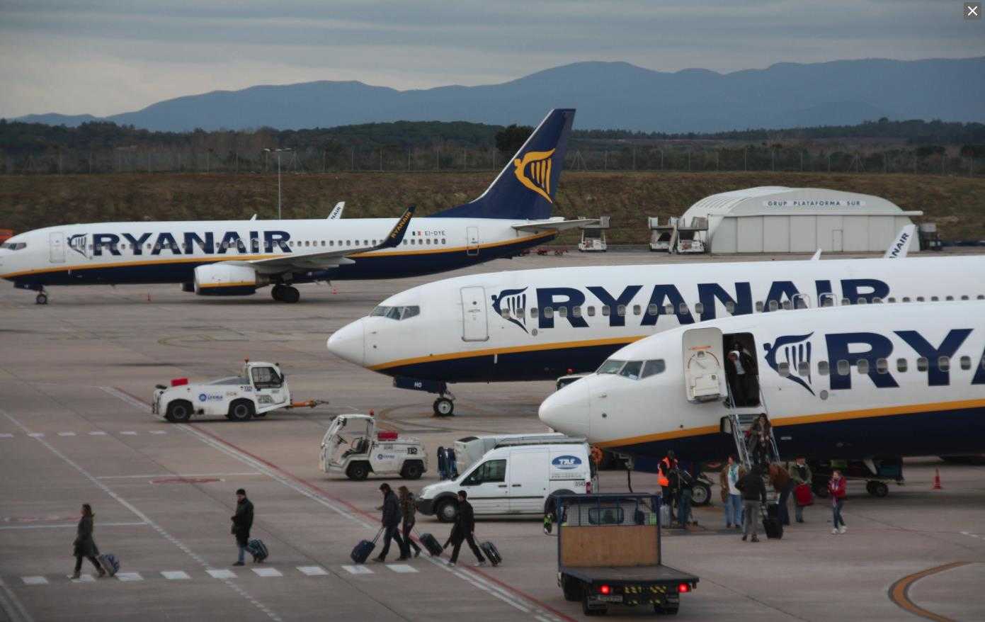 L'aeroport de Castelló té rutes a Londres-Standed i Bristol operades per Ryanair.