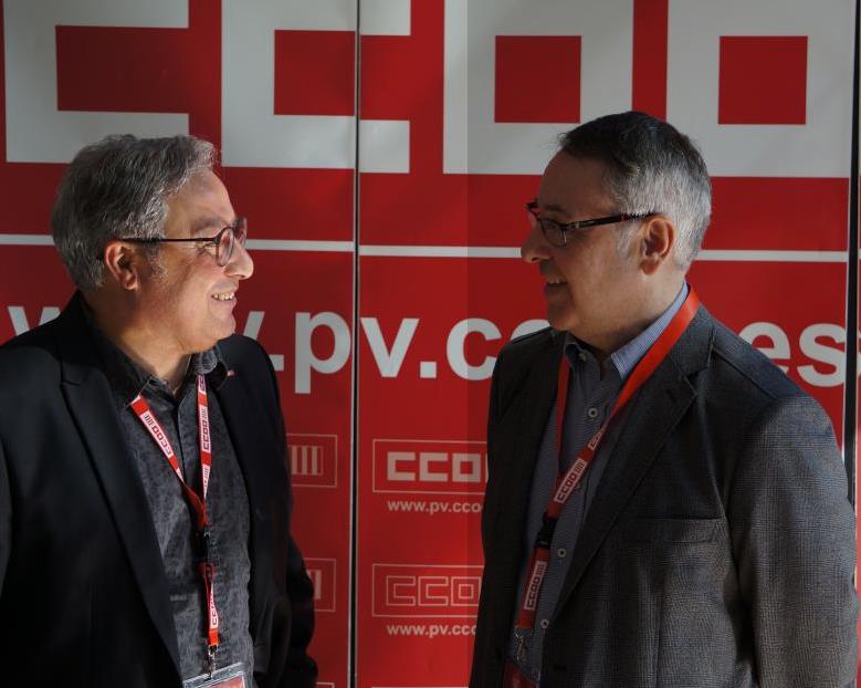 L'anterior secretari general de CCOO-PV, Paco Molina (esquerra), amb el nou líder del sindicat, Arturo León (dreta).