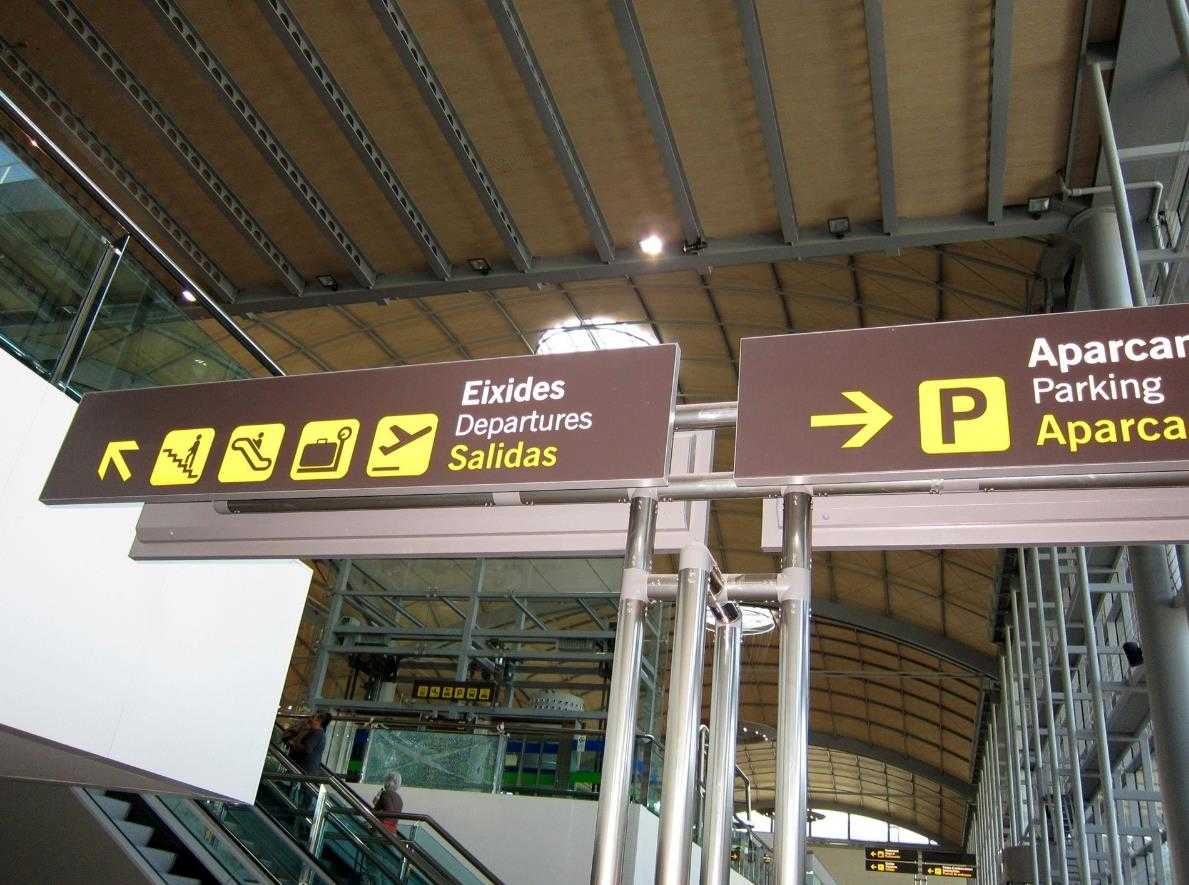 L'Aeroport de l'Altet és la principal instal·lació del País Valencià en trànsit de passatgers.