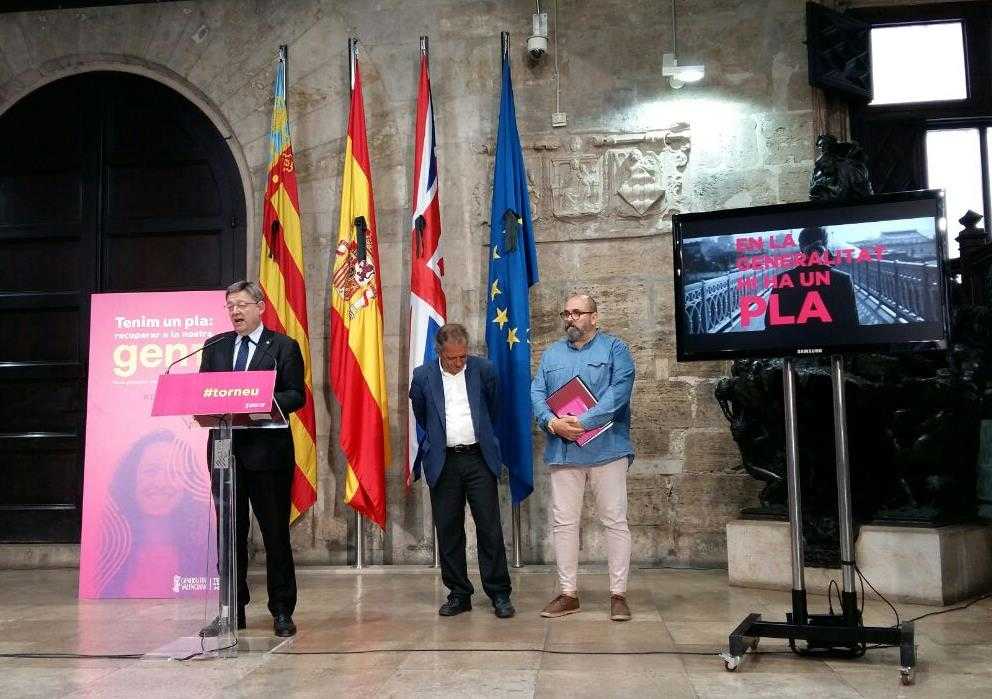 El president de la Generalitat, Ximo Puig; el secretari autonòmic d'Educació, Miguel Soler i el secretari autonòmic d'Ocupació, Enric Nomdedéu