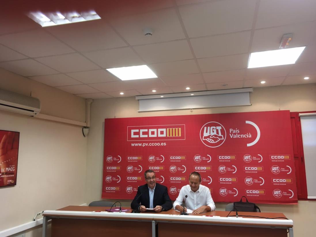 Els secretaris generals de CCOO PV i UGT PV, Arturo León i Ismael Sáez, a la presentació de la marxa