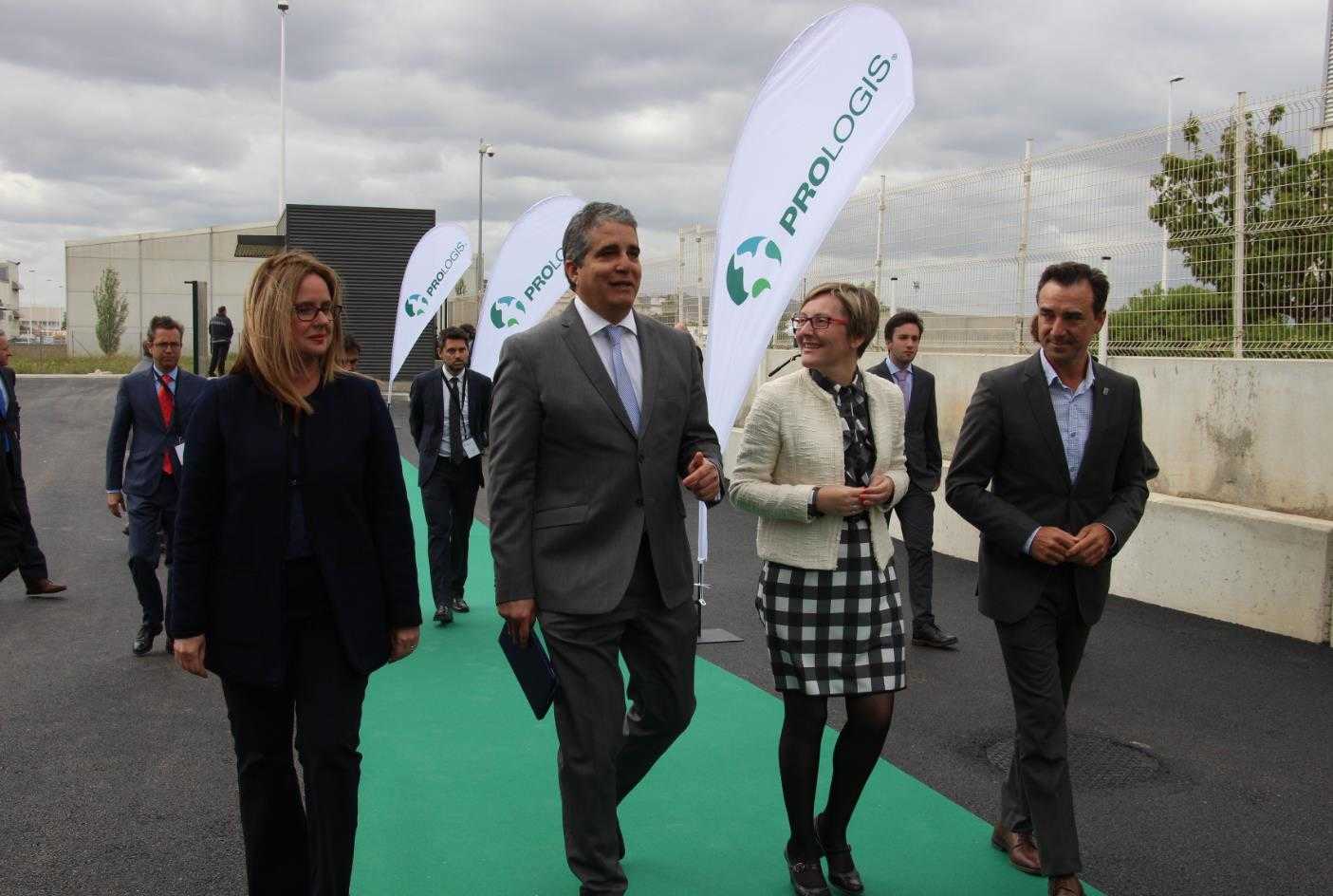 La directora general d'EIGE, Helena Beunza; el vicepresident sènior de Prologis Iberia, Gustavo Cardozo; la consellera de Vivenda i Obres Públiques, María José Salvador
