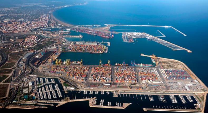 El govern espanyol ha liberalitzat el sector de la càrrega i descàrrega dels ports a instàncies de la Comissió Europea