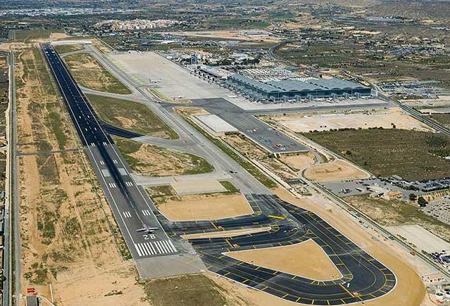Dels 1,4 milions de passatgers rebuts al juny per l'aeroport d'Alacant, un total de 637.139 van ser britànics.