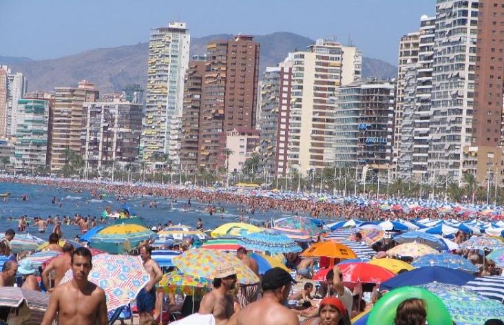 El pronòstic de l'Agència Valenciana del Turisme és que els turistes estrangers cresquen un 10% en estiu, fins als 4 milions