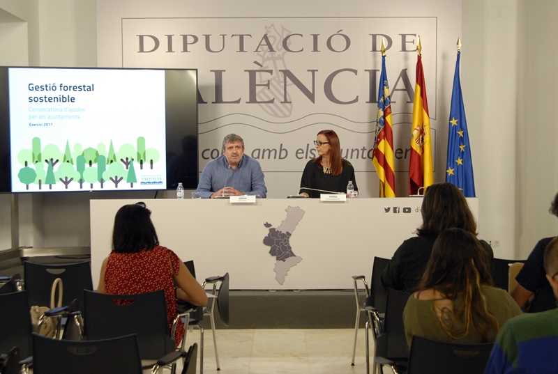 La vicepresidenta de la Diputació, Maria José Amigó i el diputat de Medi Ambient, José Bort, ha criticat la "inexistent" política forestal del PP.