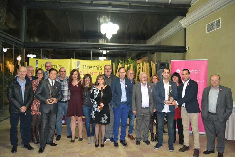 Els tres guardons es van entregar al geògraf i presentador de TeleElx, Vicent Bordonado; al Col·lectiu Maestrat Viu, i al Departament de Filologia Catalana de la Universitat d’Alacant.