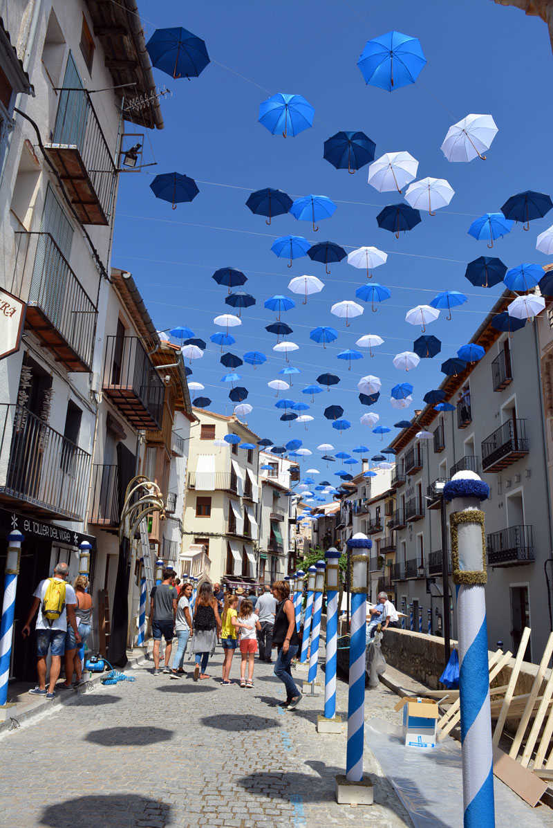 El veïnat de Morella ha engalanat els seus carrers per a celebrar el 54é Sexenni.