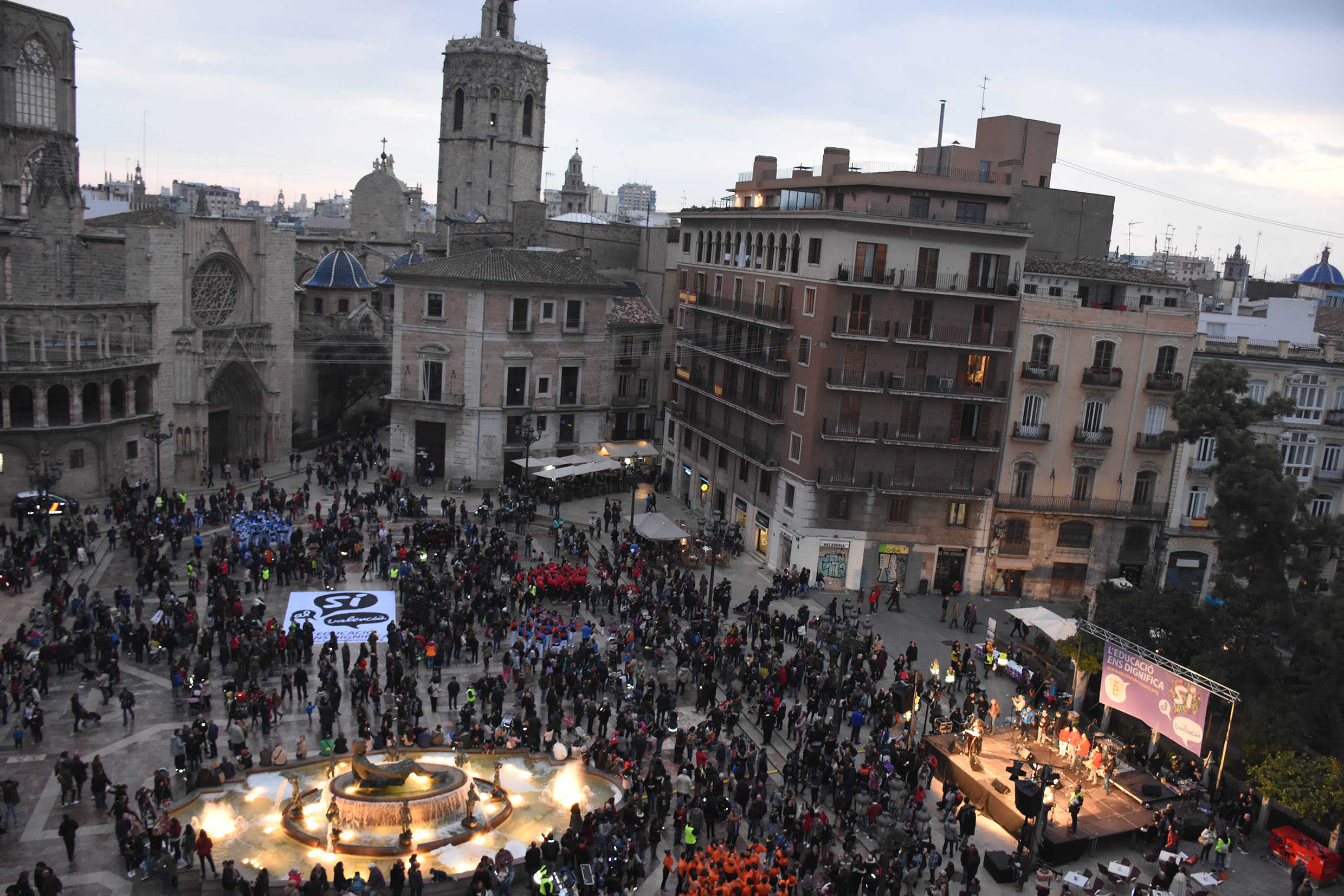 Moreno i Font han defensat que 'les comunitats educatives són els pilars mestres de la nostra societat. Malauradament, han sigut objecte de difamacions injustes i infundades de partits polítics'.