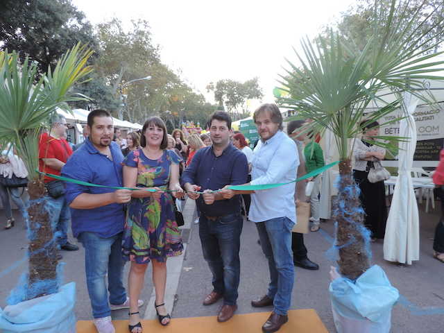 El president dels comerciants, David Carrasco, l'alcaldessa, Cristina Alemany, el Director General de Comerç, Natxo Costa, i el regidor de Comerç, Augusto Sevilla, en la inauguració de la darrera fira de Comerç a Bétera
