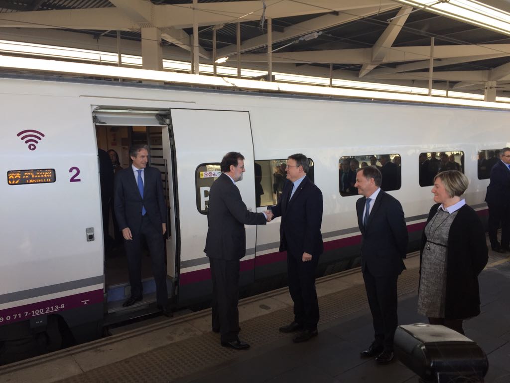 Rajoy i Puig ha compartit el viatge inaugural del tren AVE que cobreix el trajecte Madrid-Castelló de la Plana.