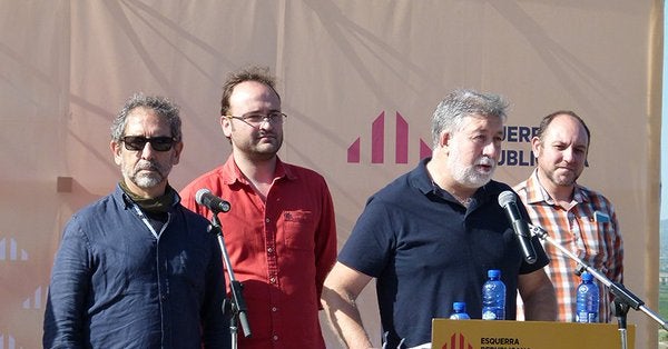 El president d'ERPV, Josep Barberà (segon per l'esquerra) ha fet un prec a les Corts perquè condemnen l'empresonament d'Oriol Junqueras i 7 consellers destituïts.