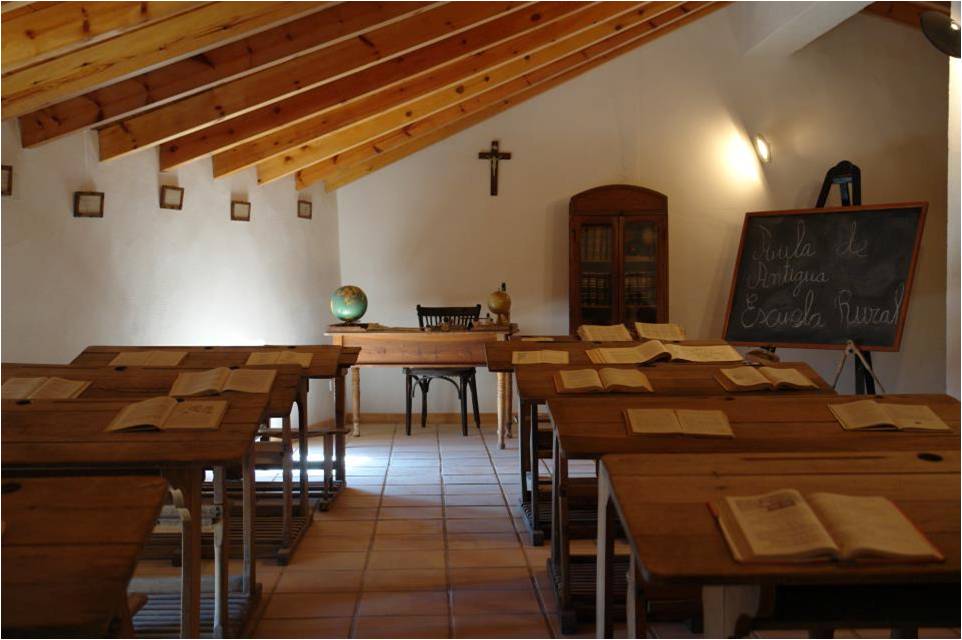 L'aula de l'escola rural de Culla, al Maestrat, conservada com als anys 60 del segle XX.