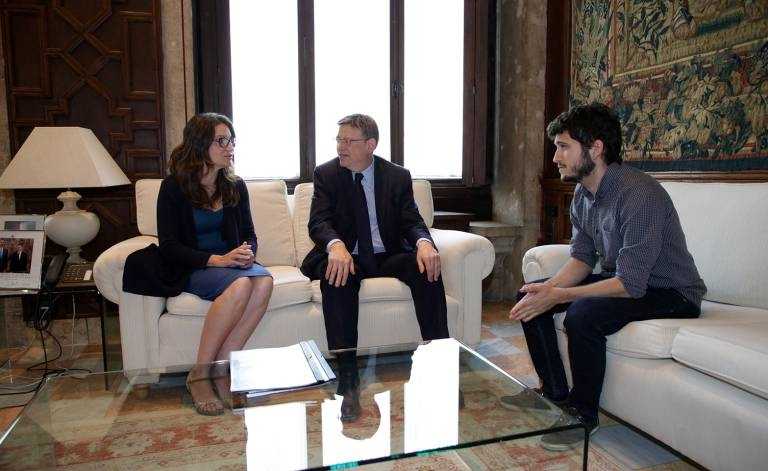 El secretari general de Podem, Antonio Estañ, junt al president Puig i la vicepresidenta Oltra.