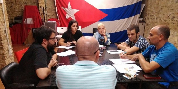 El coordinador general d'Esquerra Unida, David Rodríguez (primer de la dreta), junt amb alguns membres de la direcció del partit.