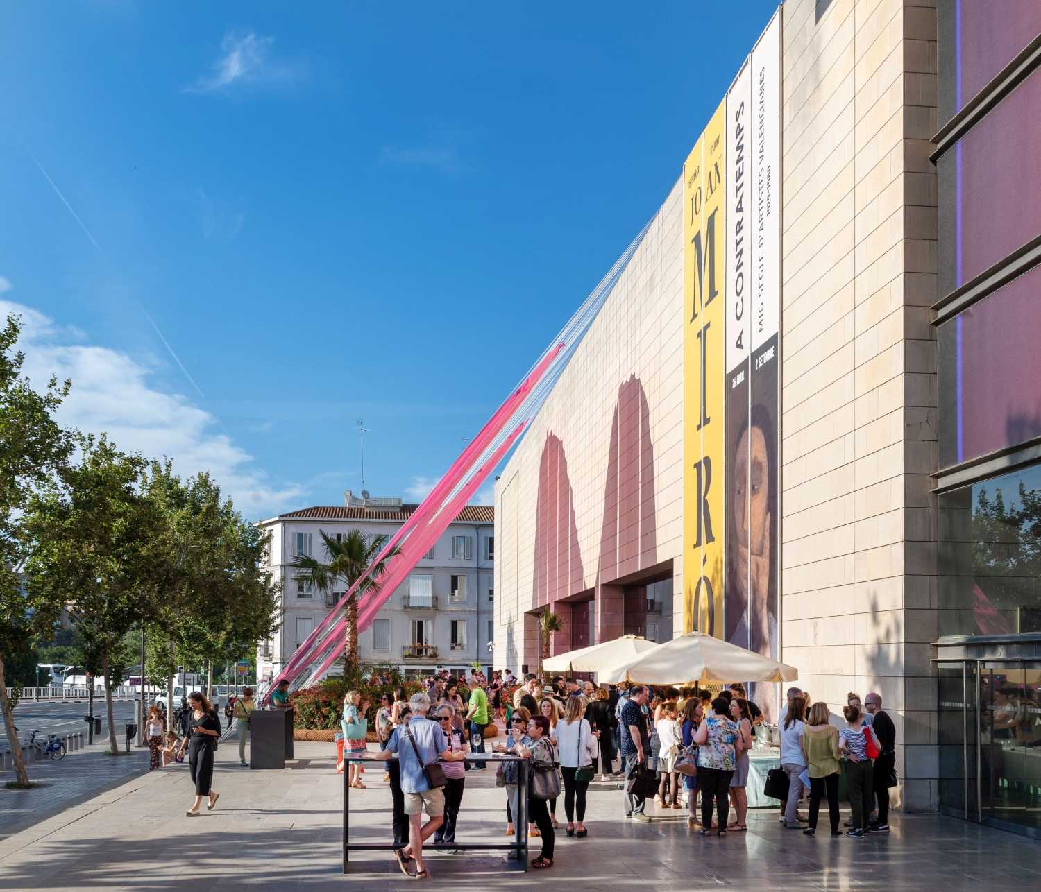 L'última instal·lació, 'Eixa cosa rosa' ubicada en la terrassa de l'IVAM.