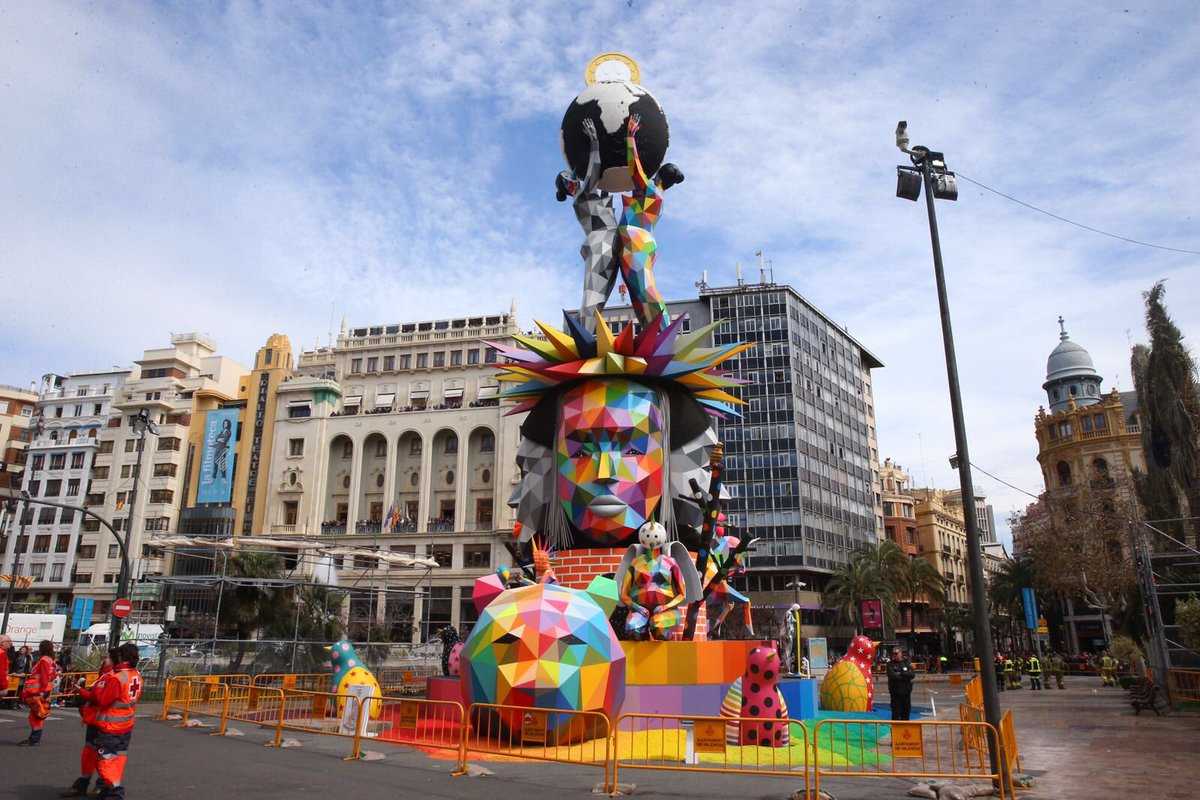 Les Falles 2018 van concloure amb la 'cremà' de la falla muncipal 'L'Equilibri Universal'