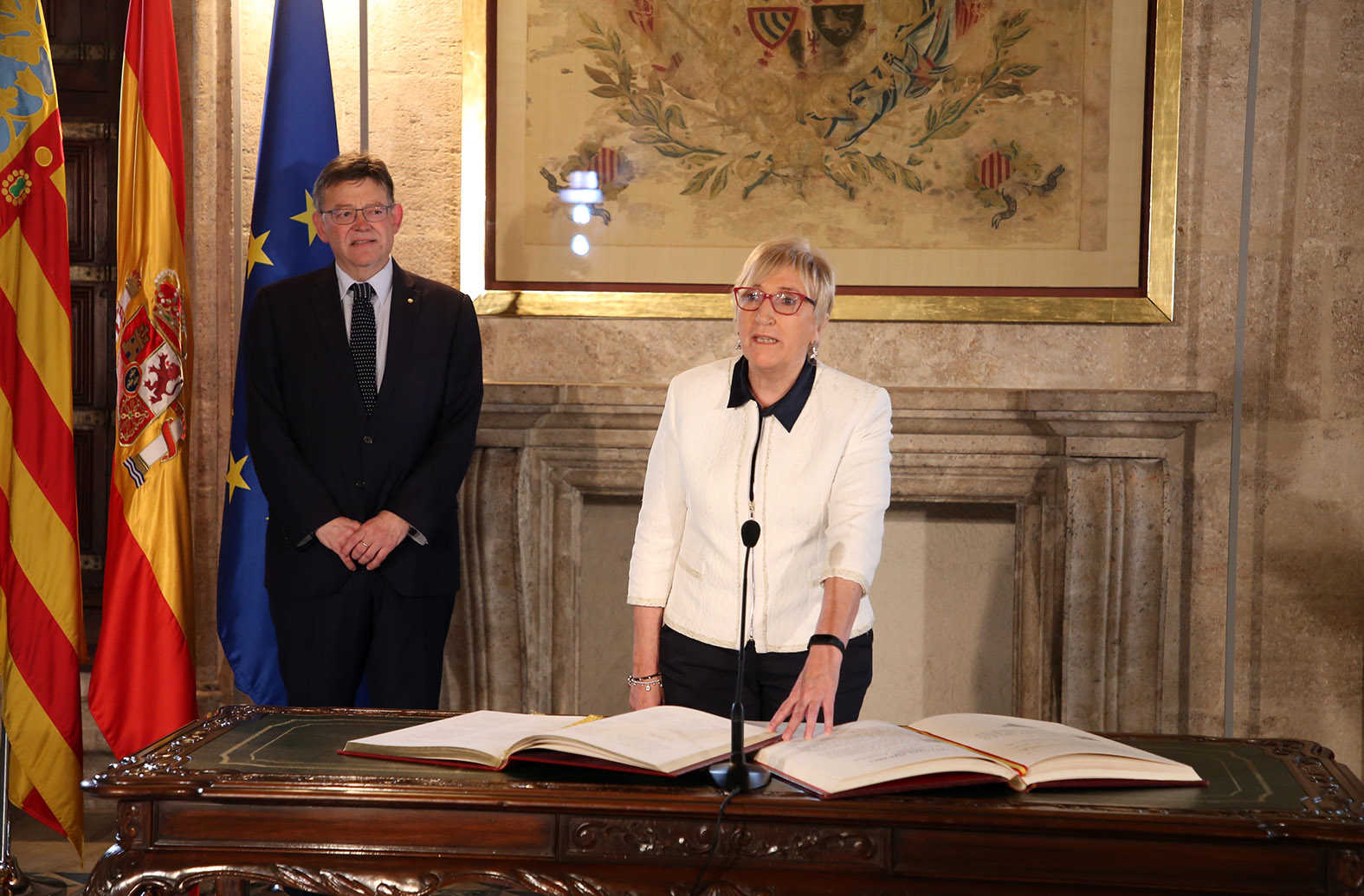 Ana Barceló ha pres possessió del càrrec aquest matí en una cerimònia prèvia al ple del Consell.