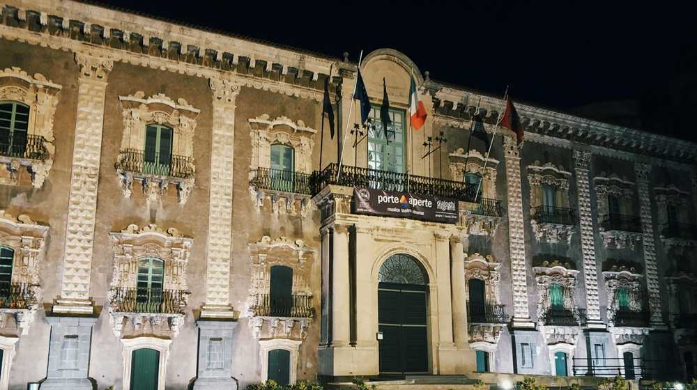 Monestir dels Benedictins, Catania. Hui en dia dessacralitzat per a ús civil.