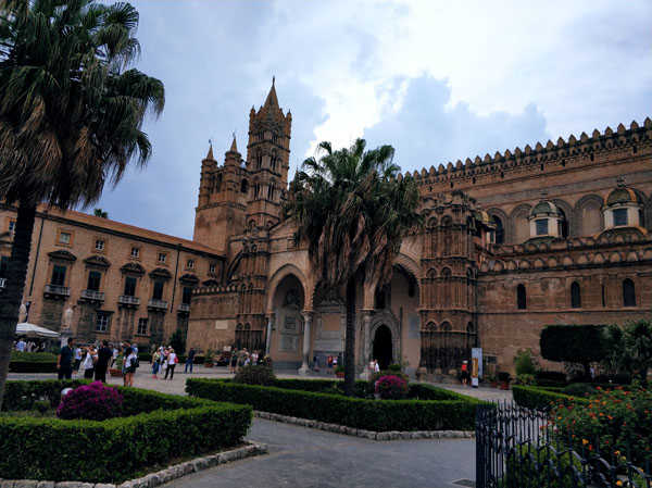 Catedral de Palerm, uns dies abans dels preparatius per 'il festino' de Santa Rosalia.