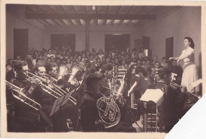 Sendra va ser una de les primeres directores en posar-se al capdavant d'una banda de música.