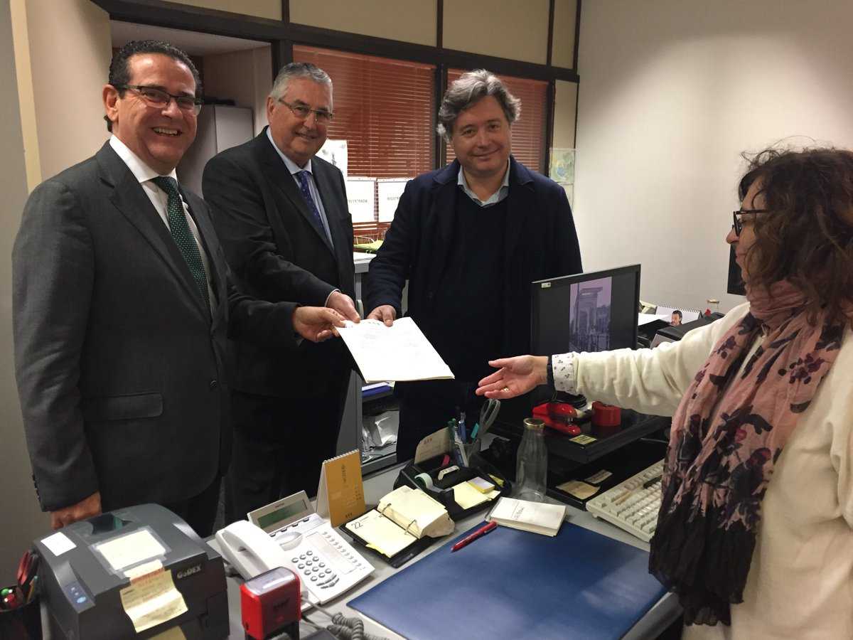 El president de Lo Rat Penat, Enric Esteve, denuncia que no rep cap ajuda pública.