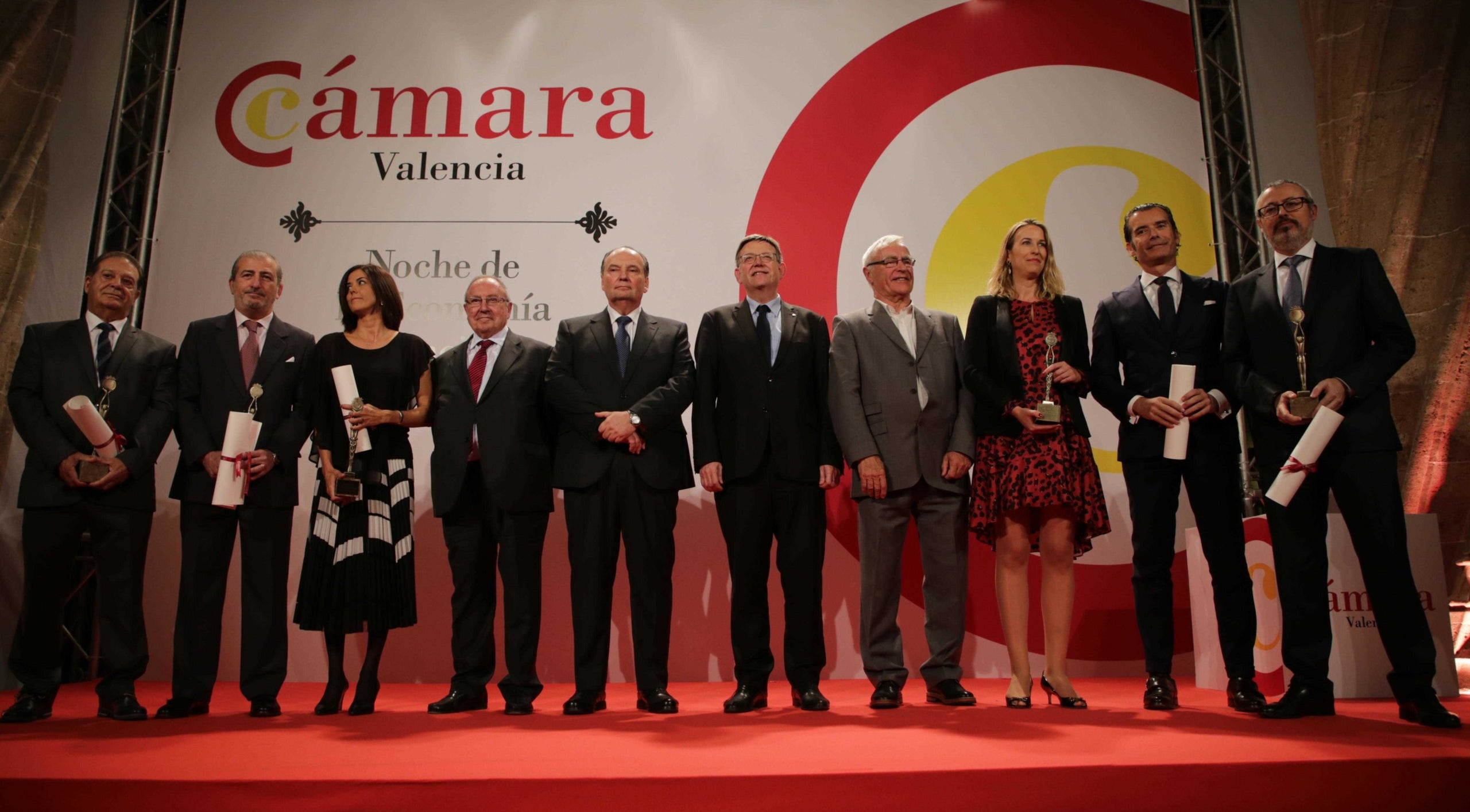 Els guardonats a la Nit de l'Economia Valenciana amb Puig, Ribó i Morata