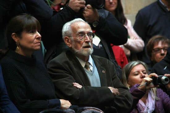 La Universitat Autònoma de Barcelona li va atorgar Doctorat Honoris Causa per la seua tasca de traductor.