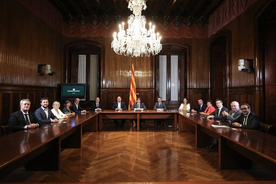 El consell executiu del govern català, durant la signatura del decret de convocatòria de l'1-O