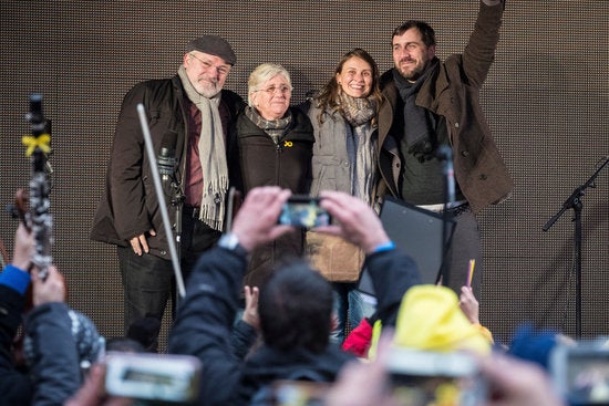Comín, Ponsatí, Puig i Serret, durant l'acte final de la manifestació de Brussel·les del 7 de desembre del 2017.