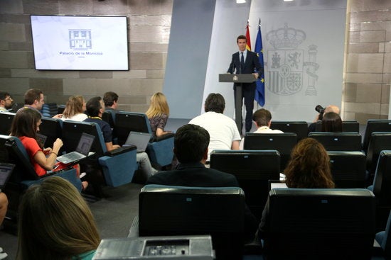 La jutgessa ha acordat elevar la investigació que gira a l'entorn del nou president del PP al Tribunal Suprem.