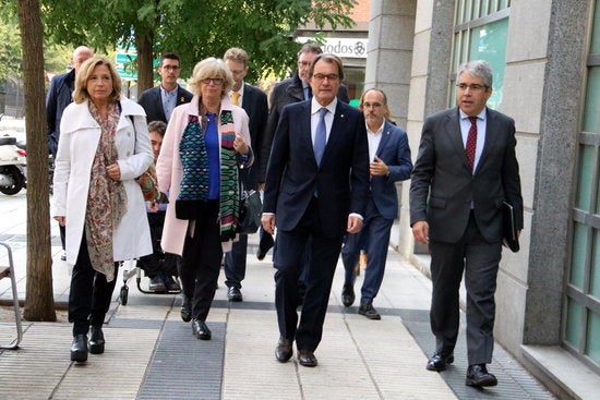 D'esquerra a dreta Joana Ortega, Irene Rigau, Artur Mas i Francesc Homs, el 10 d'octubre al Tribunal de Comptes.