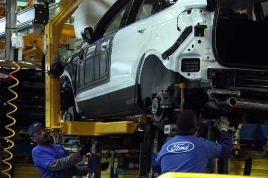 Procés de producció d'un vehicle a la planta Ford a Almussafes.