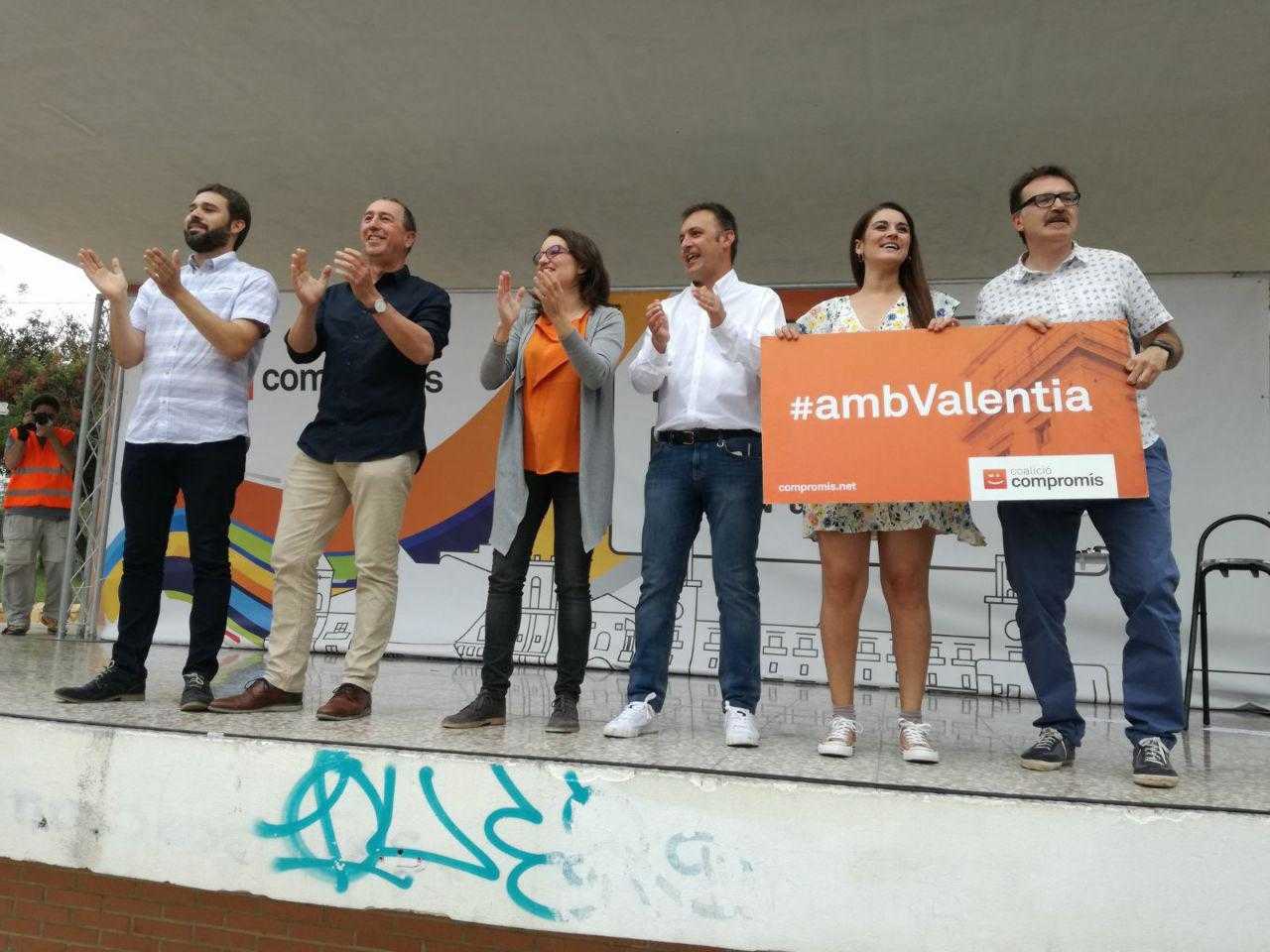 A l'acte han assistit els dos consellers alacantins Manuel Alcaraz i Rafael Climent; el president de les Corts, Enric Morera; el portaveu en la càmera autonòmica, Fran Ferri; els diputats alacantins Josep Nadal, Cristina Rodríguez, Marian Campello; a més