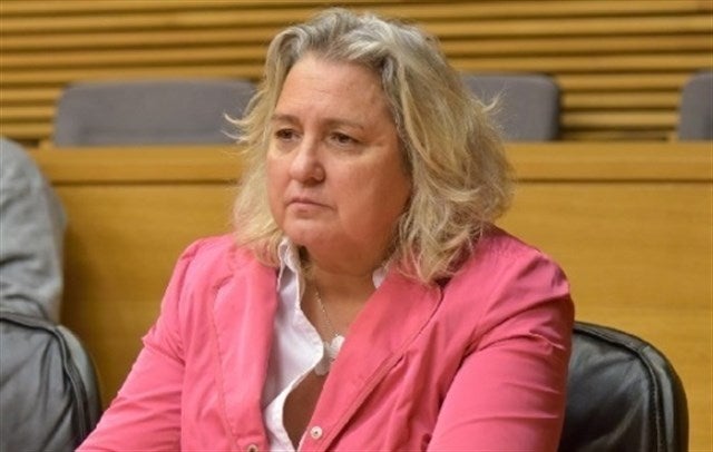 La portaveu popular, Maria Jose Ferrer Sansegundo, ha qualificat de "chiringuito del Botànic" la nova Oficina de Drets Lingüístics.