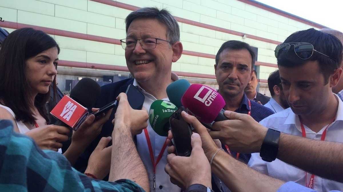 El president' Ximo Puig, atén als periodistes a la seua arribada al 39 Congrés socialista