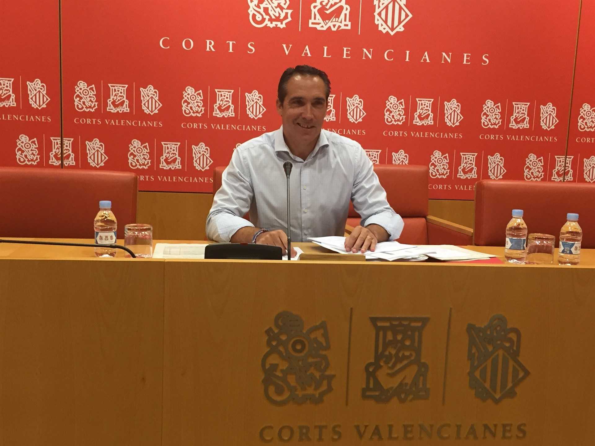 El coordinador d'Economia del grup parlamentari popular, Rubén Ibáñez, va denunciar aquest dimarts que el govern valencià té un "'pufo'" de 1.200 milions d'euros en 2016 en factures pagades sense contracte