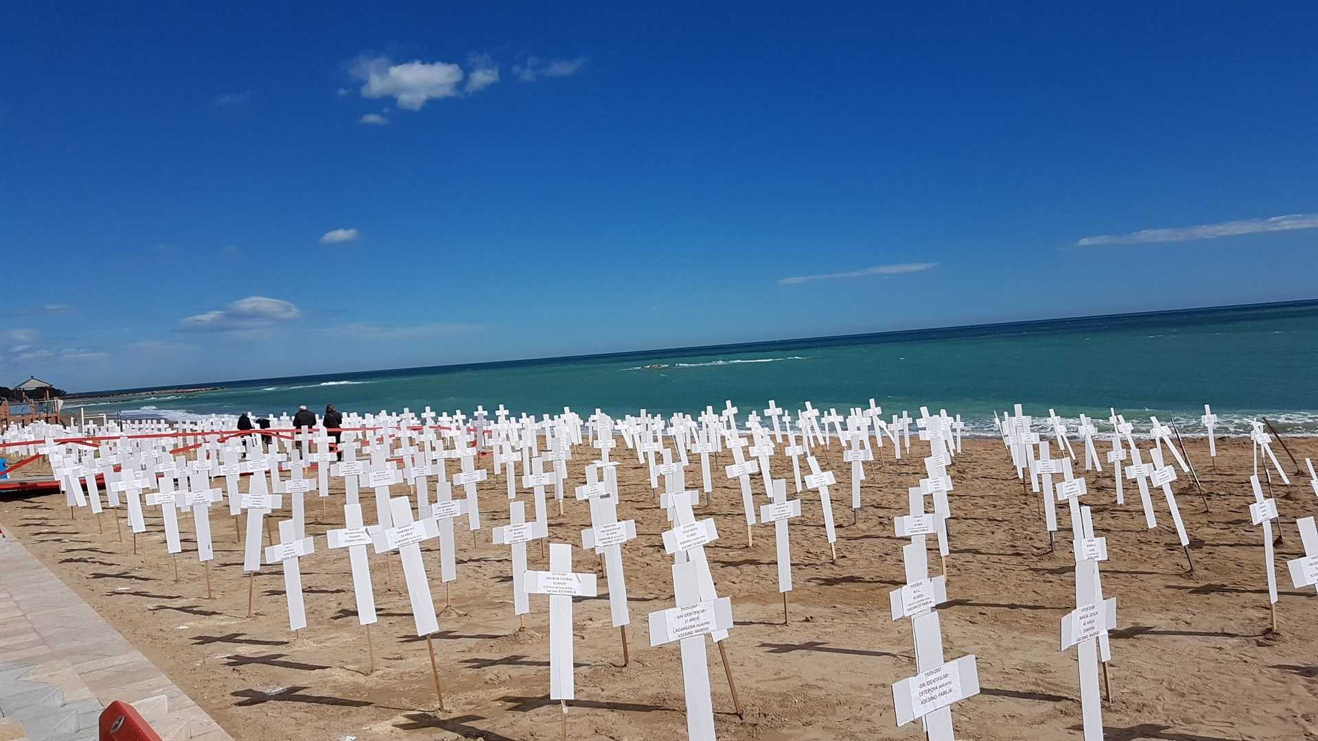 Acció instal·lada a la platja del Fortí de Vinaròs.