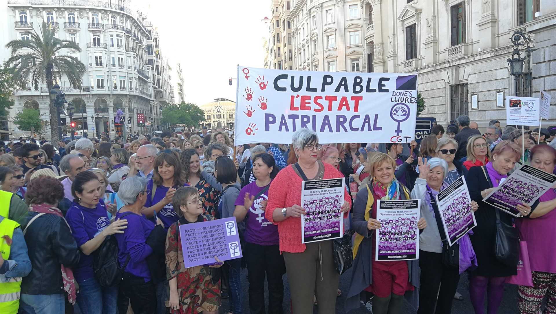 Oltra ha defensat que 'la violència de gènere no solament es combat amb bones paraules, es combat amb diners'.