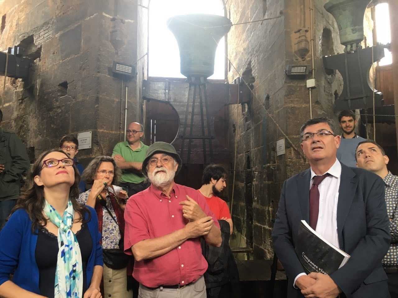 La vicepresidenta del Consell, Mónica Oltra, i el president de les Corts, Enric Morera, aquest diumenge durant la seua visita a la Catedral de València.