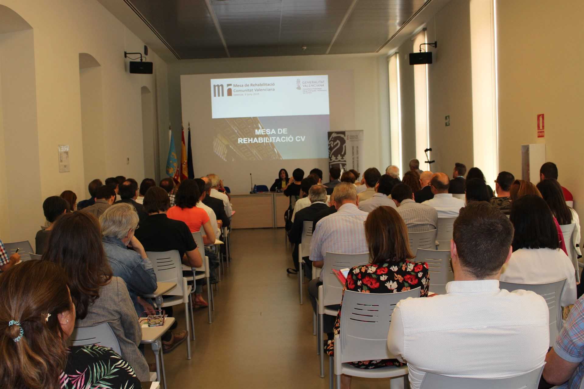 Aquest divendres s'ha reunit la Taula de Rehabilitació formada per membres de les diferents organitzacions i col·lectius del sector de la construcció i rehabilitació, així com alcaldes, regidors i tècnics.