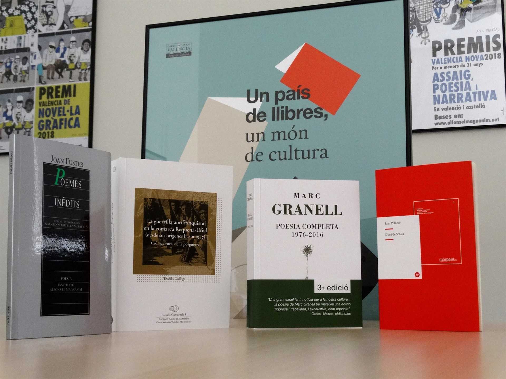 Entre els llibres més venuts hi ha diverses antologies poètiques, com ara els 'Poemes complets' de Granell i 'Poemes inèdits' de Joan Fuster.
