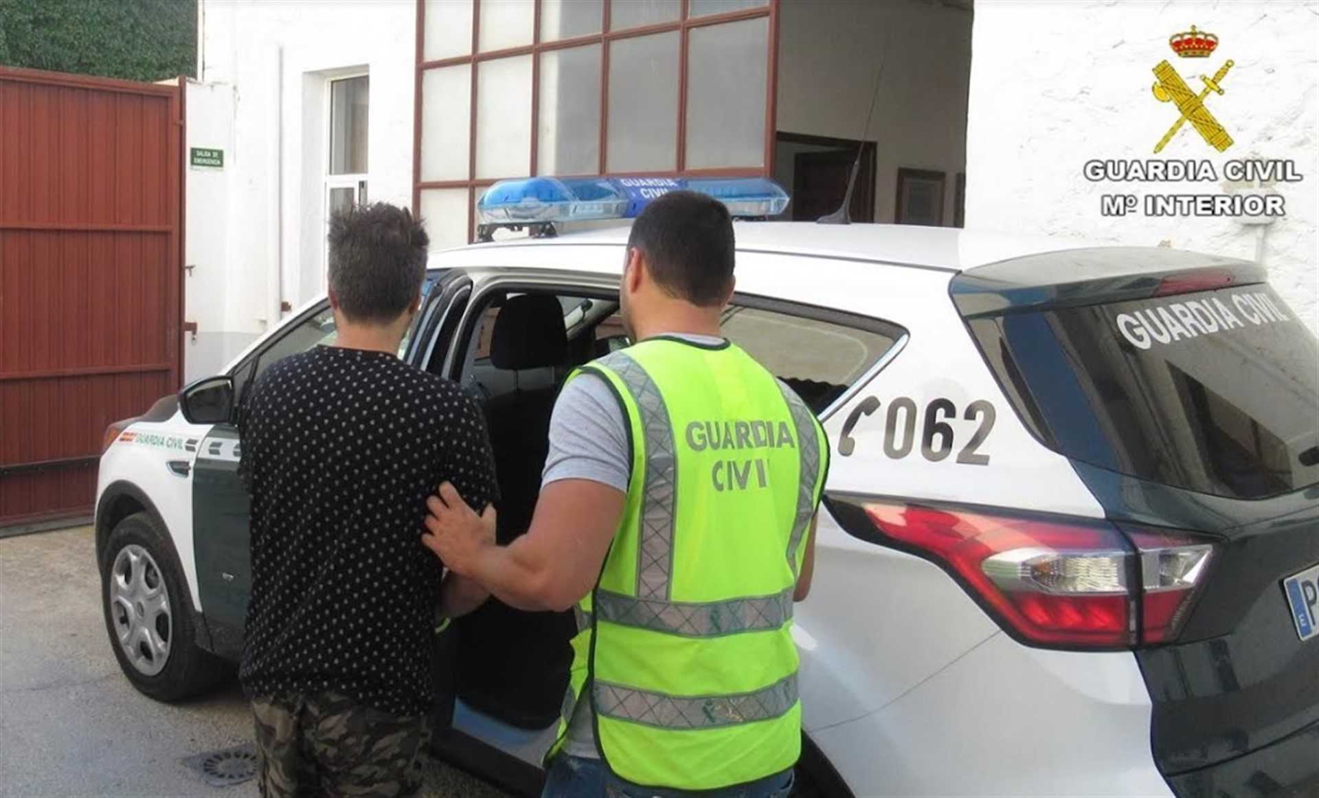 El detingut va ser localitzat fàcilment gràcies que alguns testimonis van apuntar la matrícula del seu vehicle.