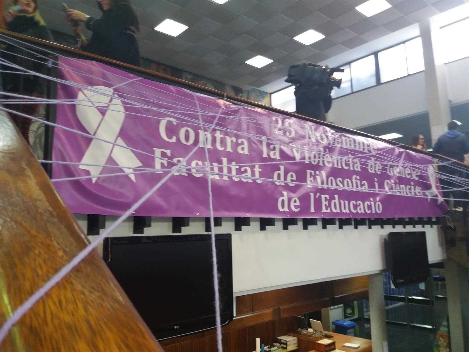 La universitat ha constituït una assessoria confidencial amb cinc experts per a estudiar el cas.