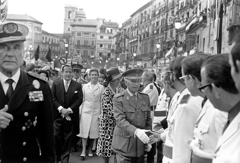 El dictador Francisco Franco en una visita a València.