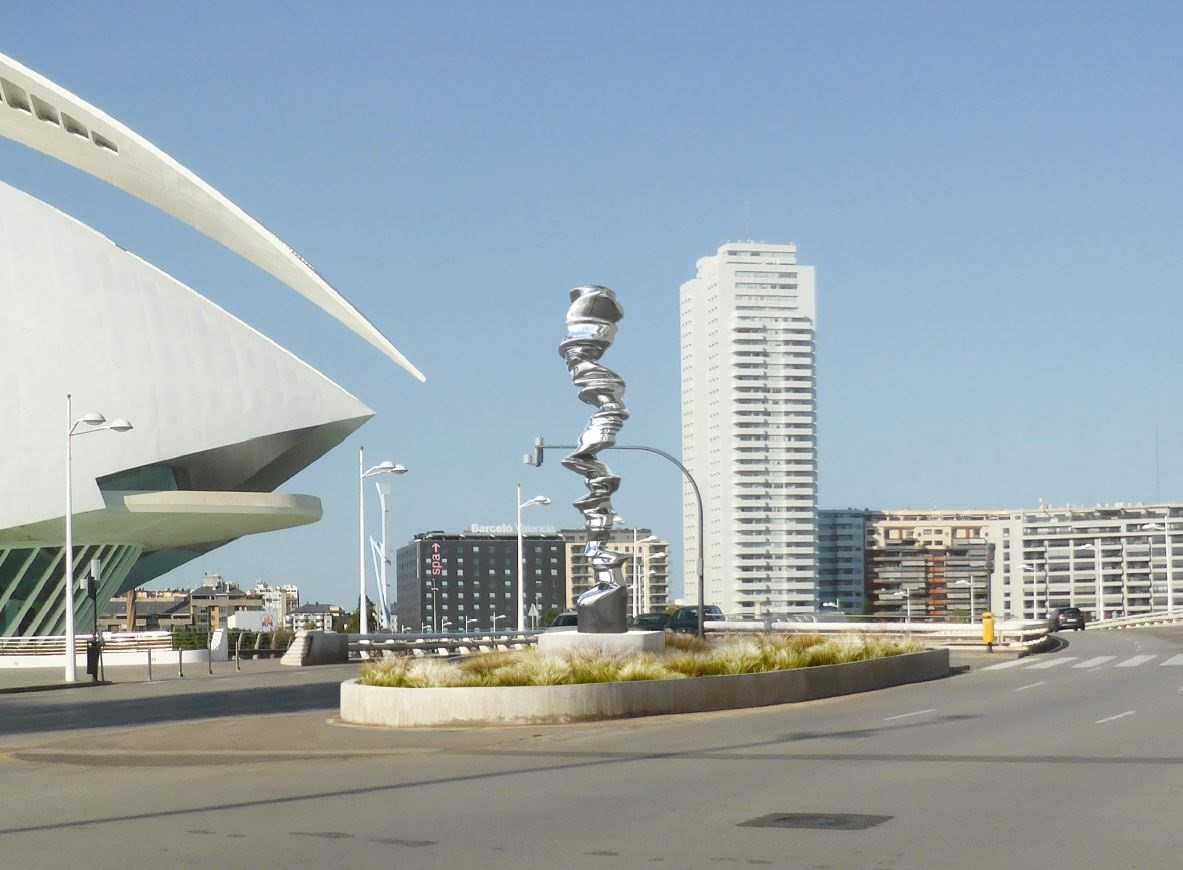 'Points of view' és una de les sis peces que l'artista britànic Tony Cragg té exposades a la Ciutat de les Arts i les Ciències.