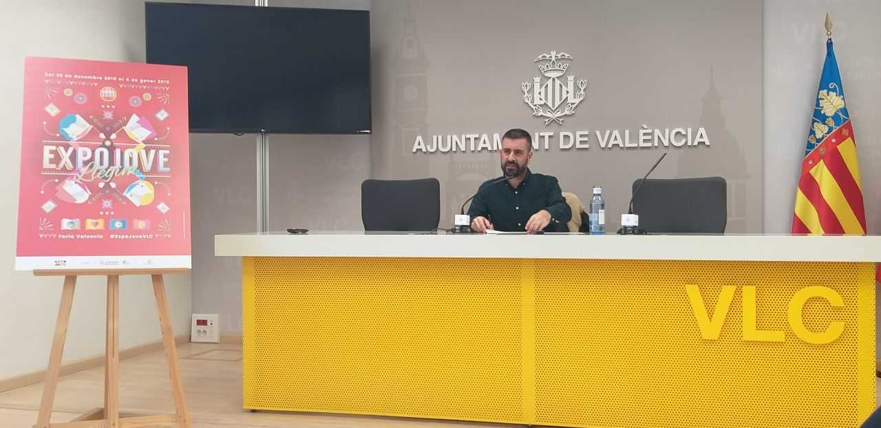 El cartell d'ExpoJove, sota el lema 'Llegim', el signa l'estudiant valencià de disseny Rubén Darío Aledón García.