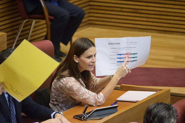 La portaveu d'Educació del PPCV, Beatriz Gascó, durant la seua intervenció d'aquest dijous a les Corts.