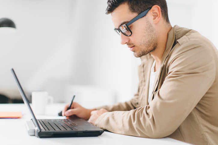 GettyImages - Auxiliar administratiu